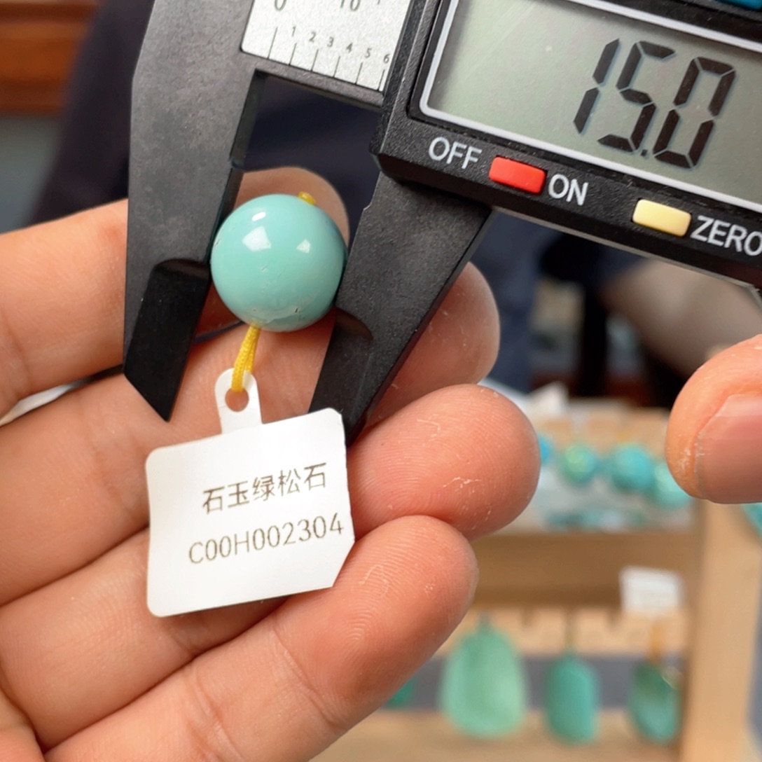 绿松石未镶嵌颈饰