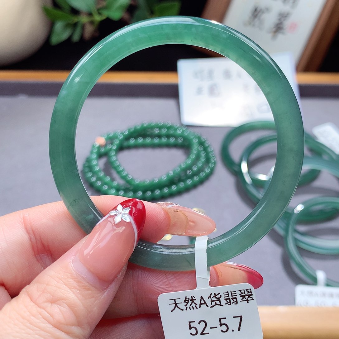 翡翠手镯（圆镯）未镶嵌