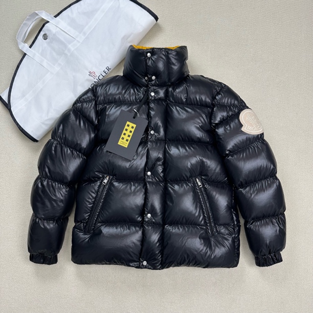 未使用 MONCLER 1952大标立领羽绒服/3码/WL1870