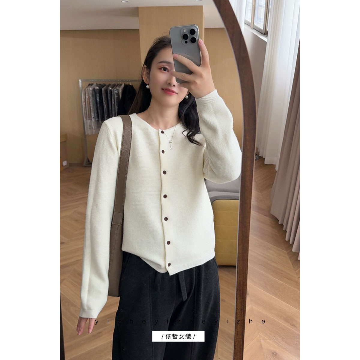 “”木扣圆领毛衣“”厚实女2025气质短款宽松温柔秋冬法式