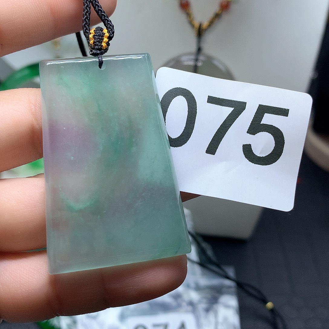 翡翠吊坠(赠链)未镶嵌