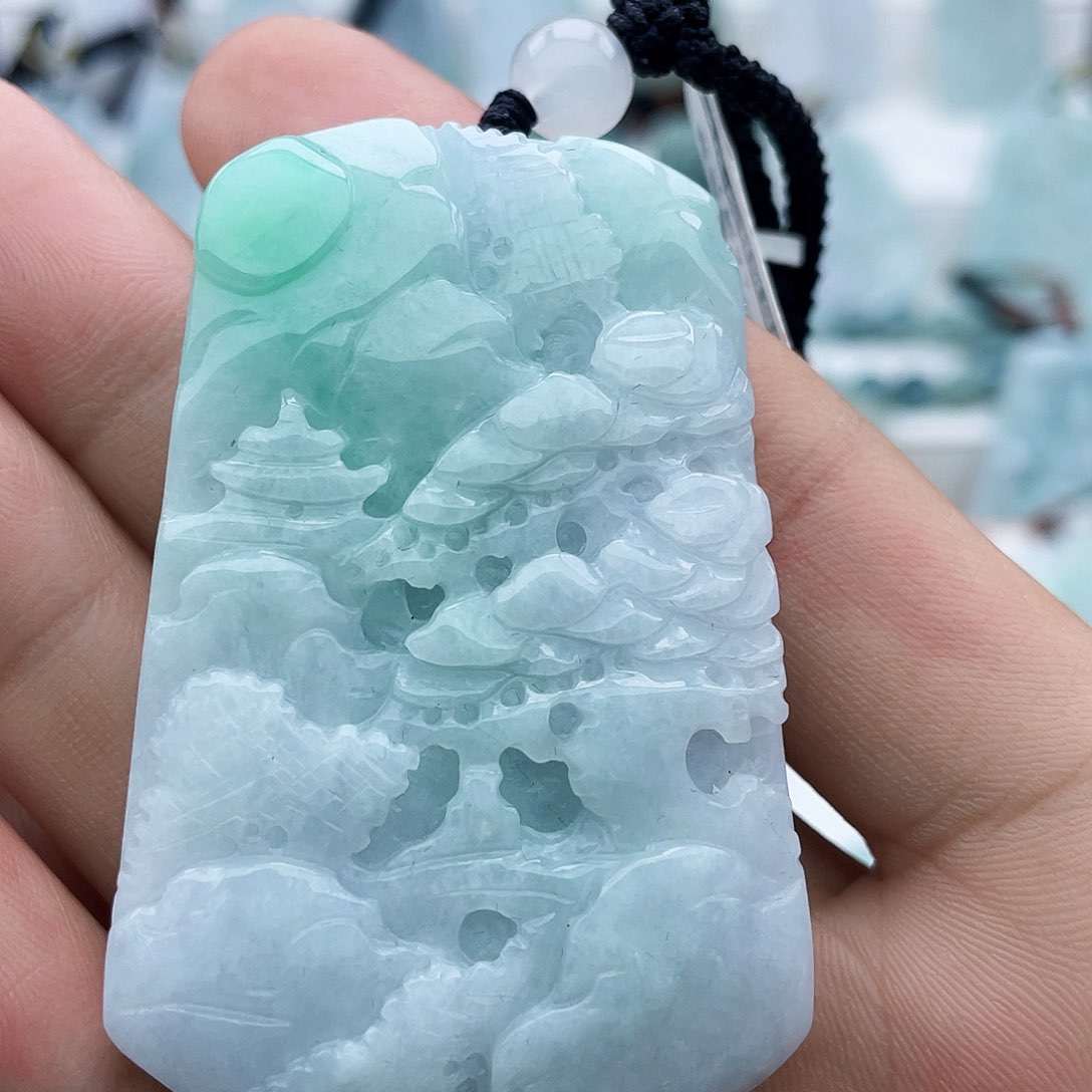 颈饰未镶嵌翡翠邢***。翡翠