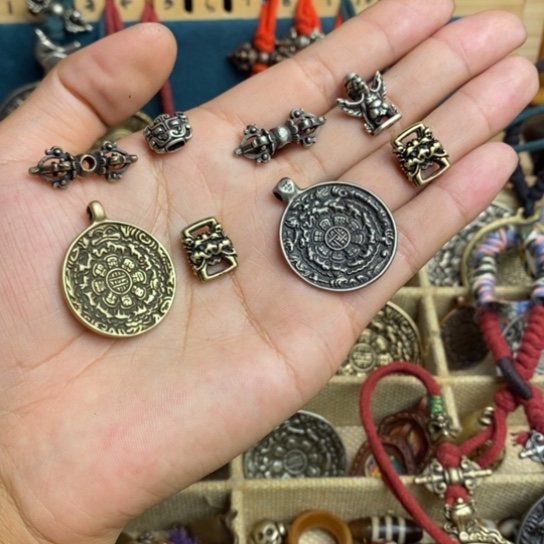 孙***东藏式风格九宫八卦牌