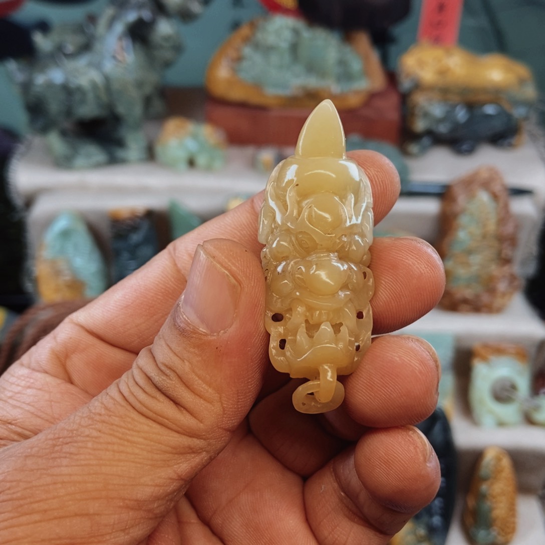 岫岩老玉（透闪石质玉）颈饰未镶嵌¥****¥