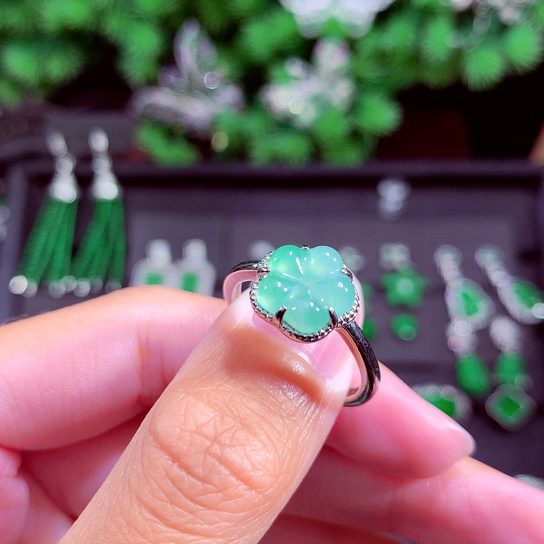 颈饰未镶嵌翡翠天然