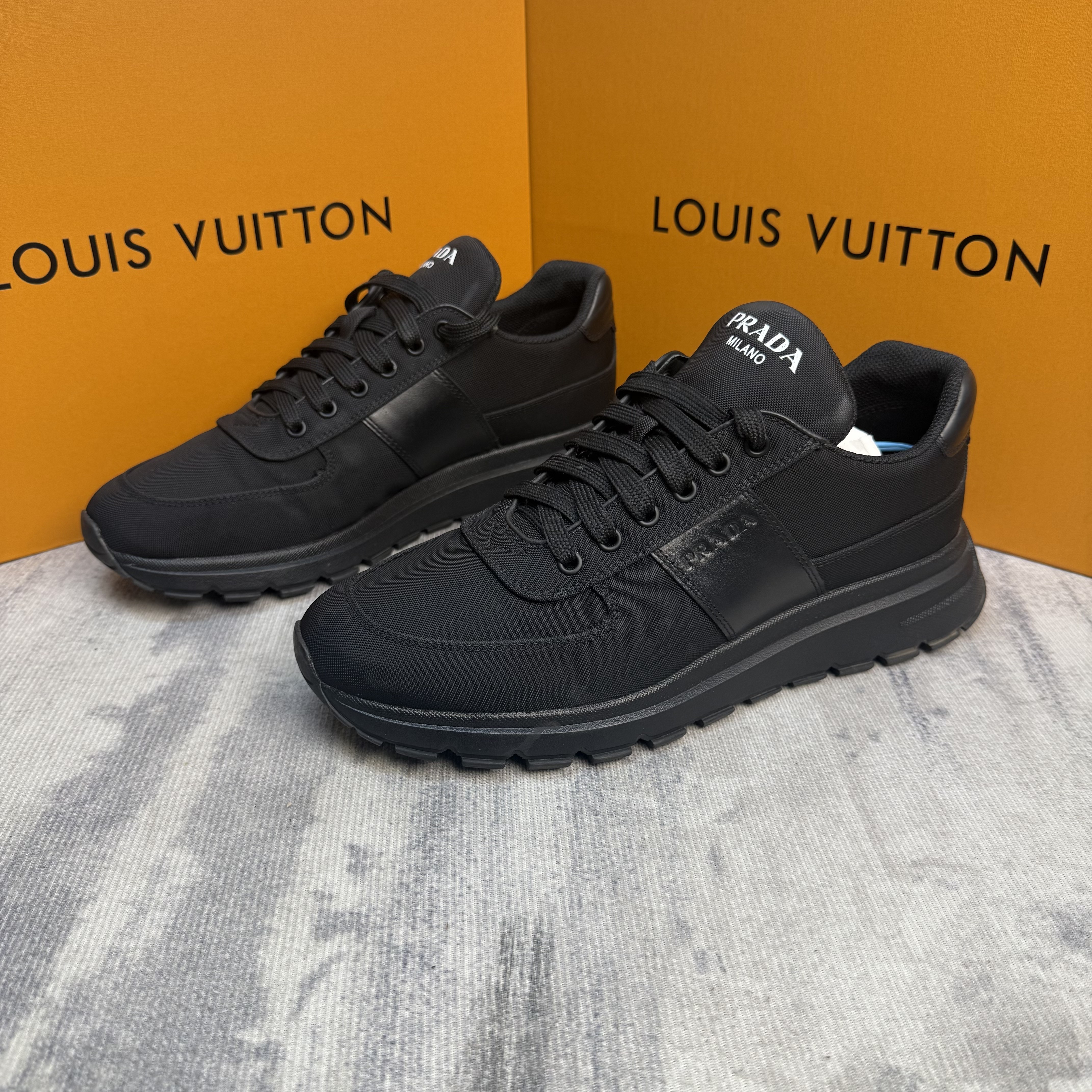 95新 Prada/普拉达 黑色织物皮革拼接运动鞋/42欧