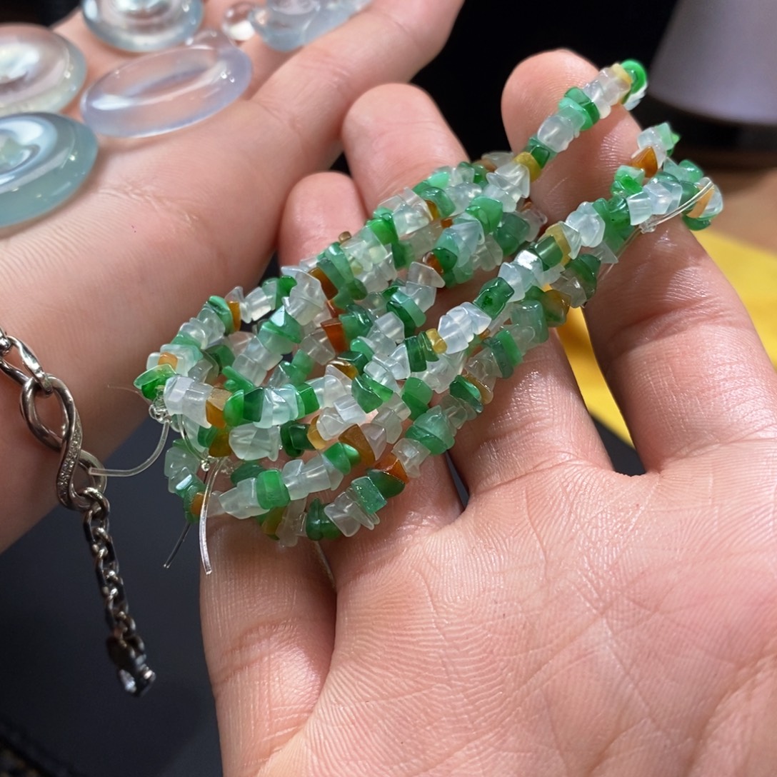 定制翡翠未镶嵌手串毛货抛光