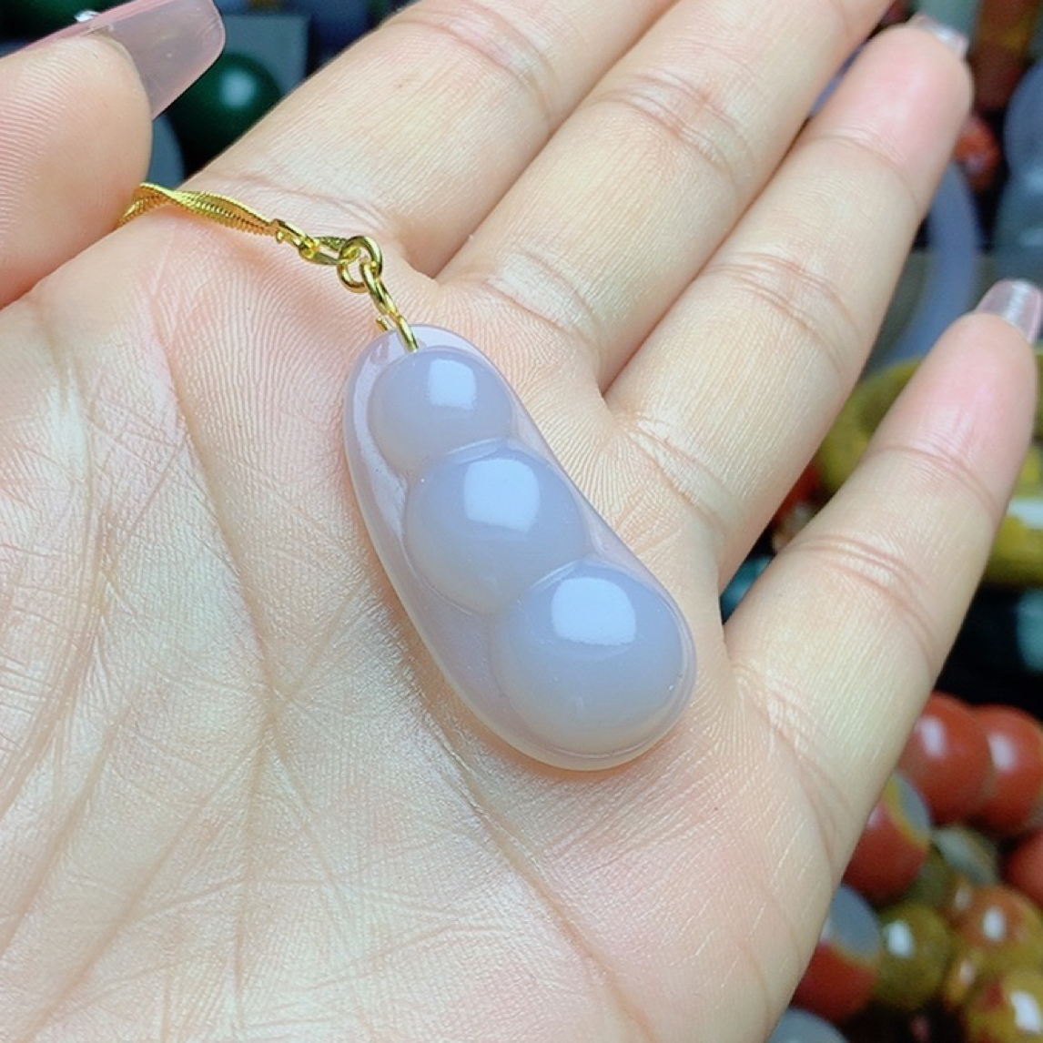 树化玉冰种玉雕福豆吊坠