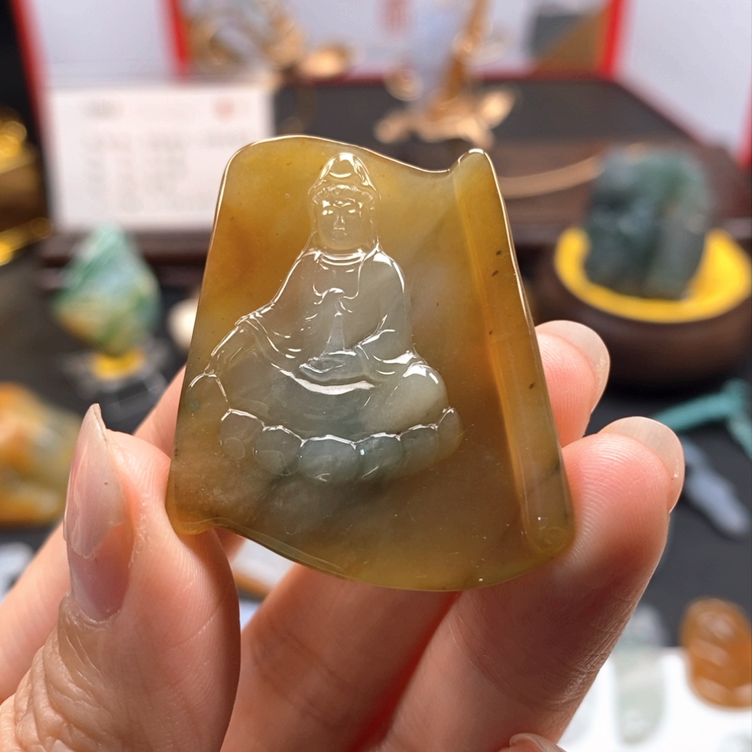 翡翠颈饰未镶嵌翡翠卷轴观音