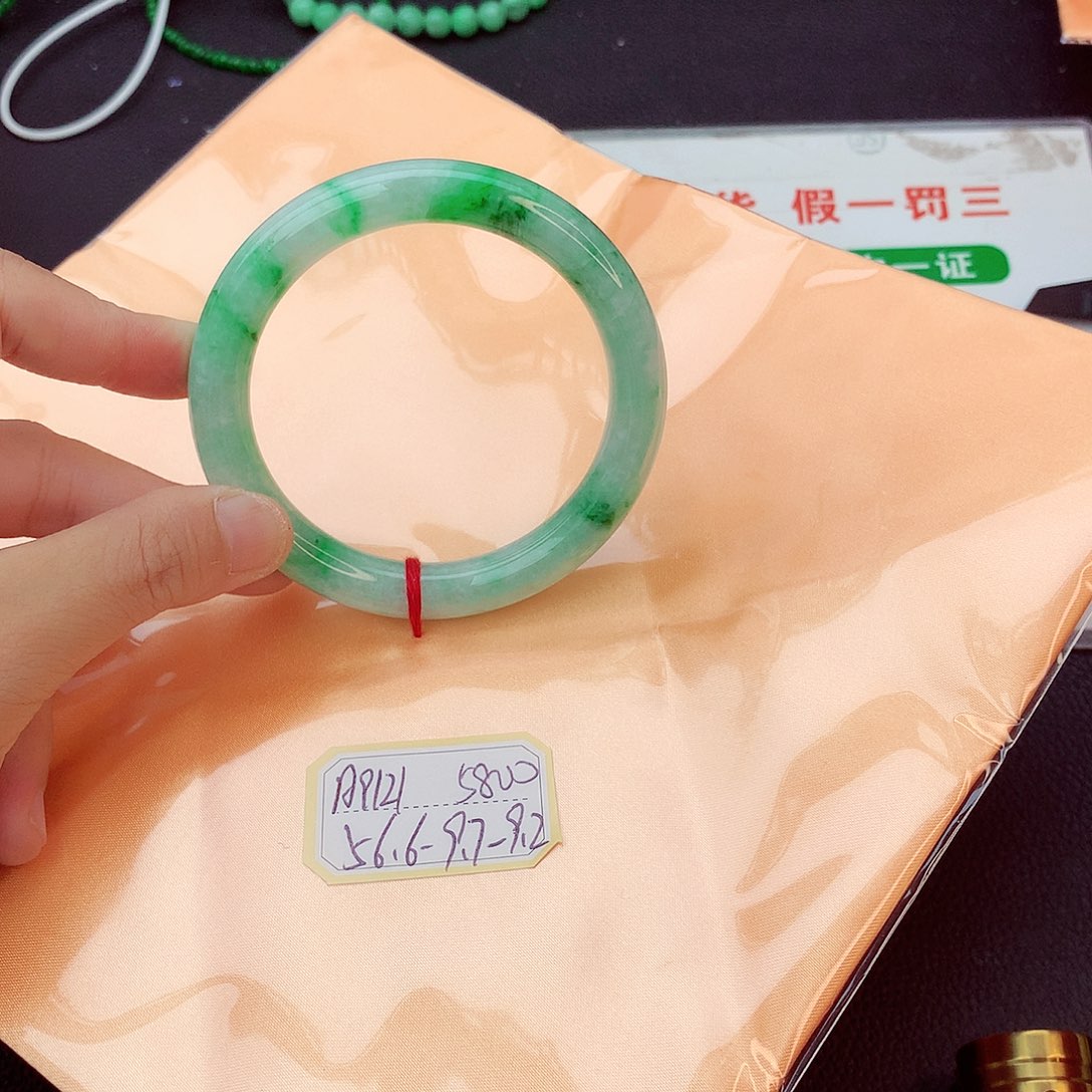 翡翠未镶嵌手镯翡翠