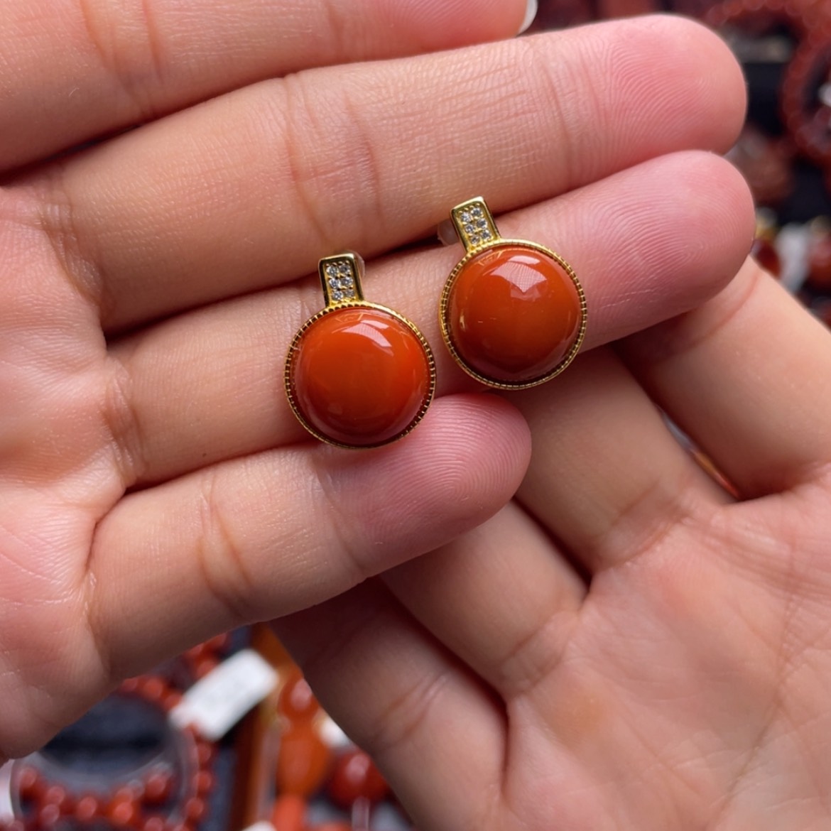 【闪购商品】银S925镶嵌满肉圆牌耳钉南红玛瑙