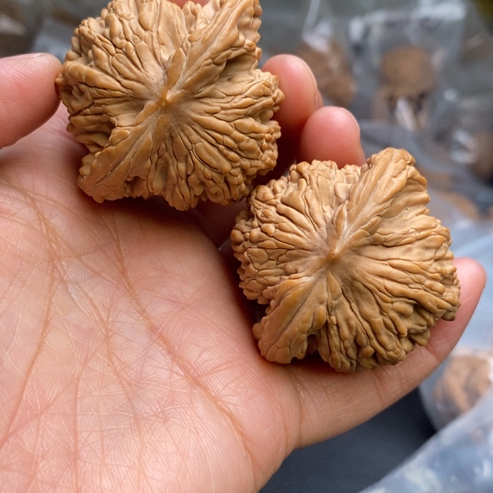 文玩核桃吊坠至尊虎45尺