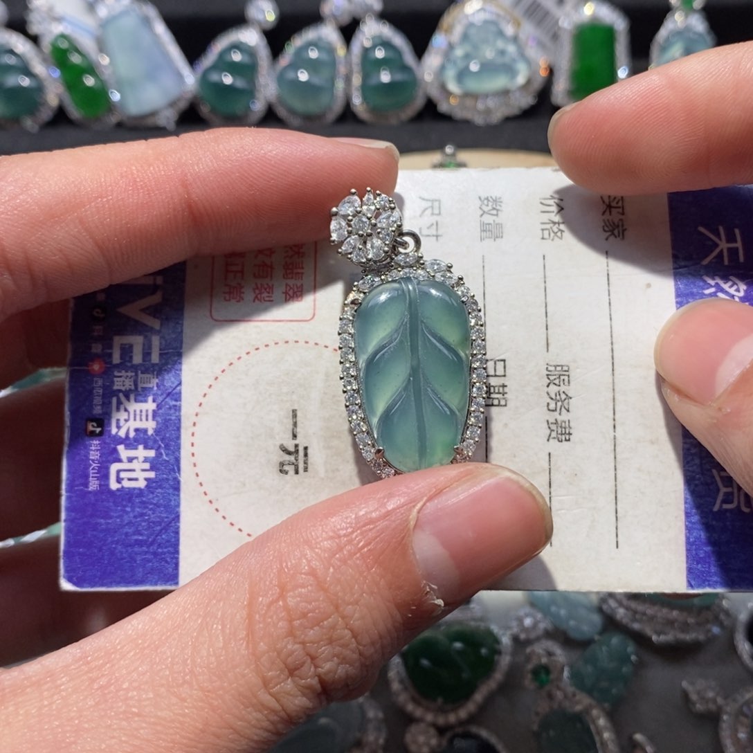 翡翠颈饰未镶嵌翡翠