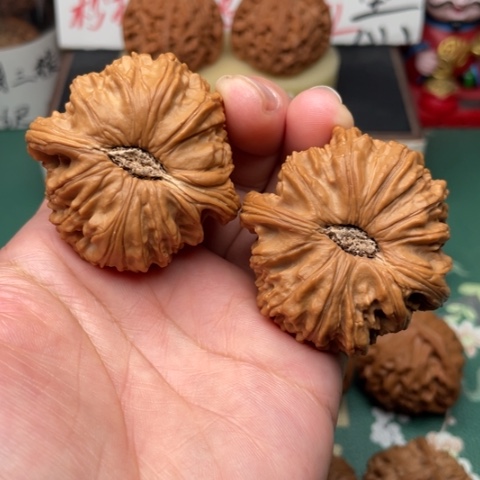 【闪购商品】文玩核桃吊坠46白狮子