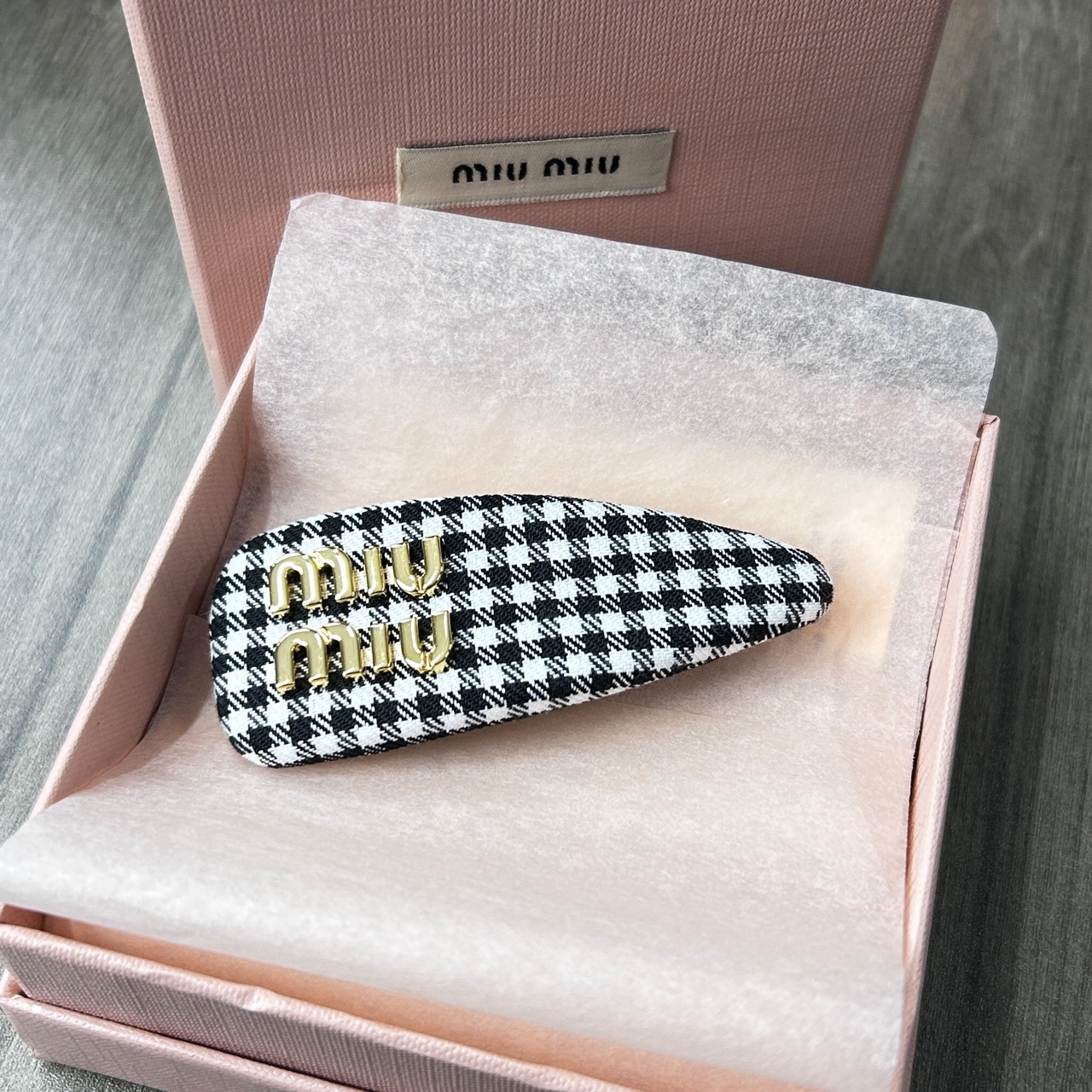 全新未使用 MIU MIU/缪缪 新款发夹/公价4000