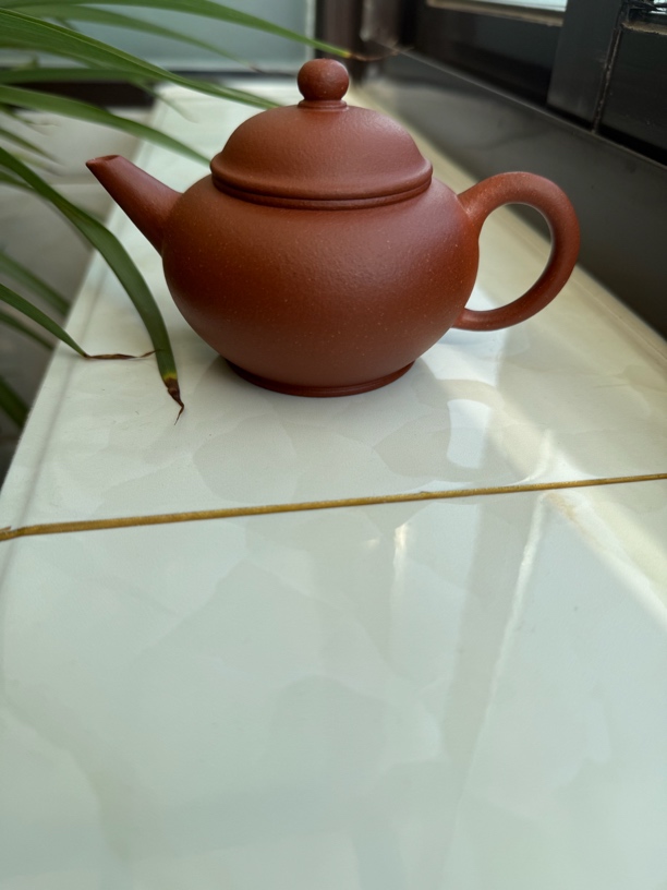 宜兴本山原矿紫砂，零添加纯红降坡泥料水平壶180c，精工半手制作