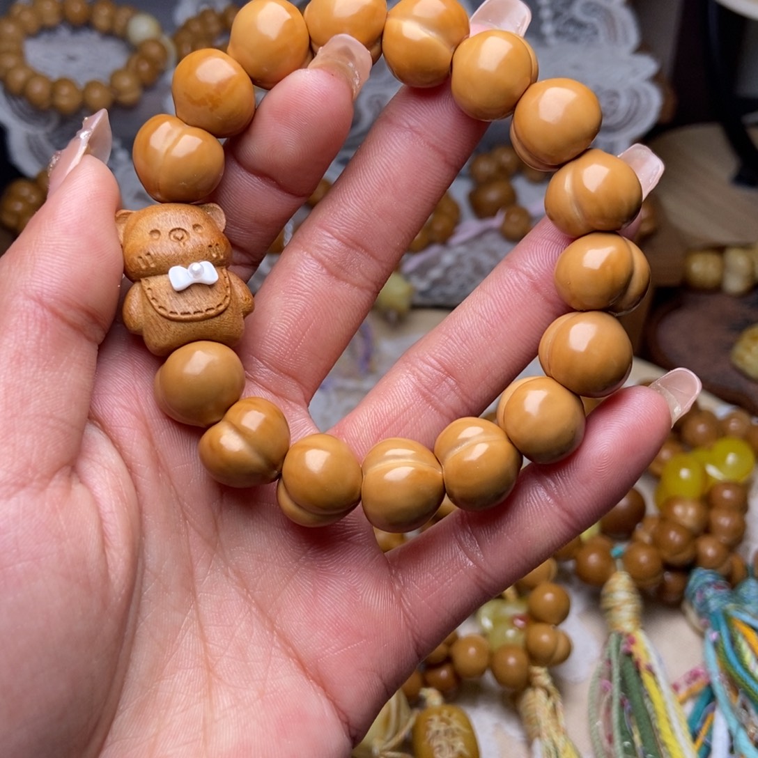 木质类屁桃手串光面13