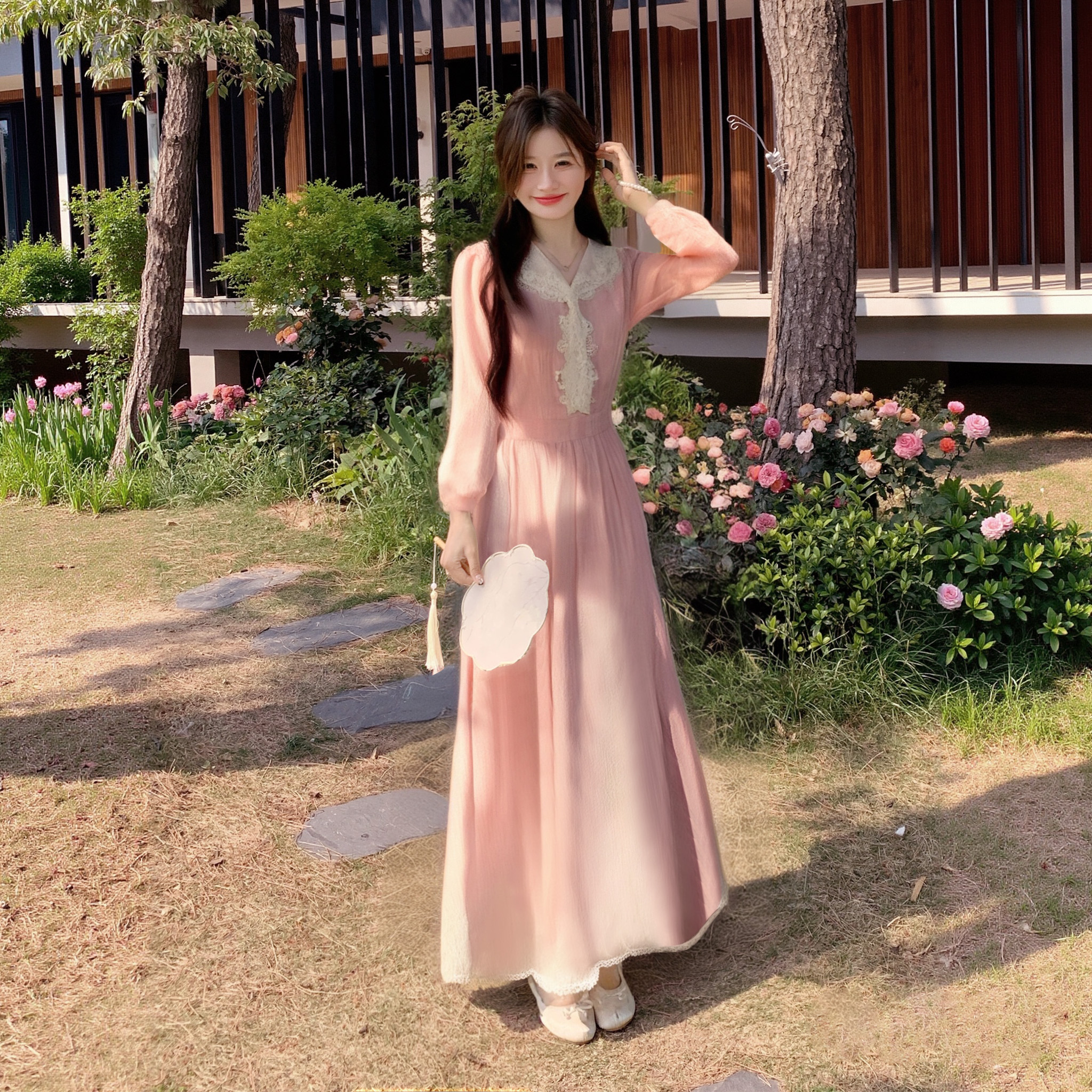 A2025新款春季气质设计感V领减龄收腰长裙浅粉色连衣裙女D0371