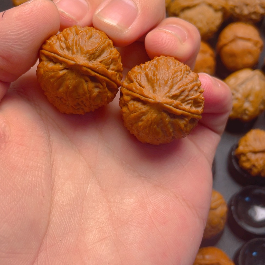 文玩核桃把件某***民小楸子