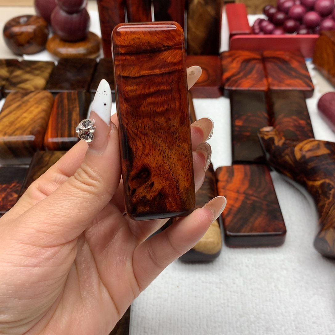 交趾黄檀（大红酸枝）听**叶