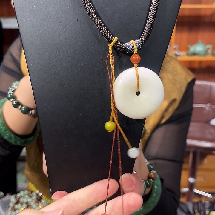 颈饰未镶嵌和田玉