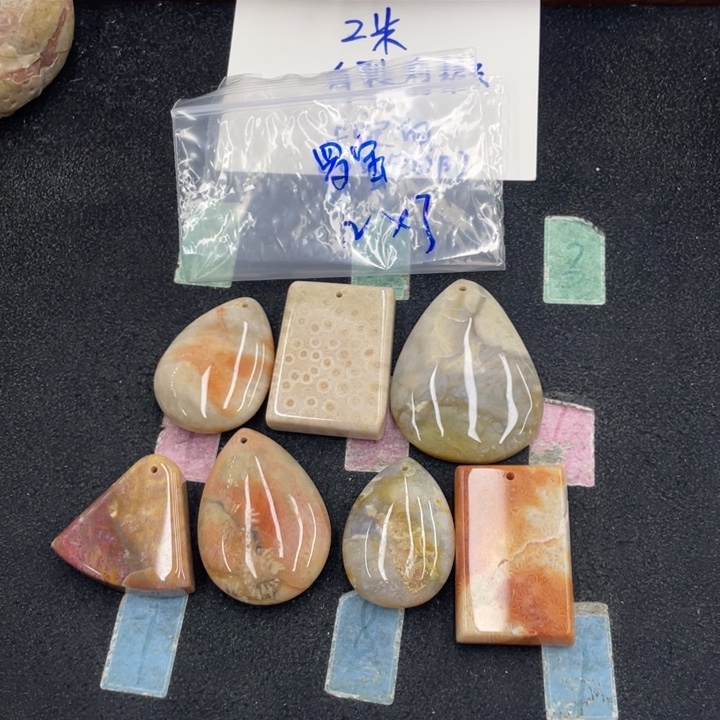 罗***宝硅化珊瑚（珊瑚玉）合金颈饰