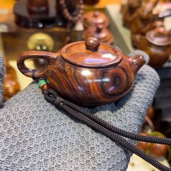 黄花梨/降香黄檀把件阿****坤