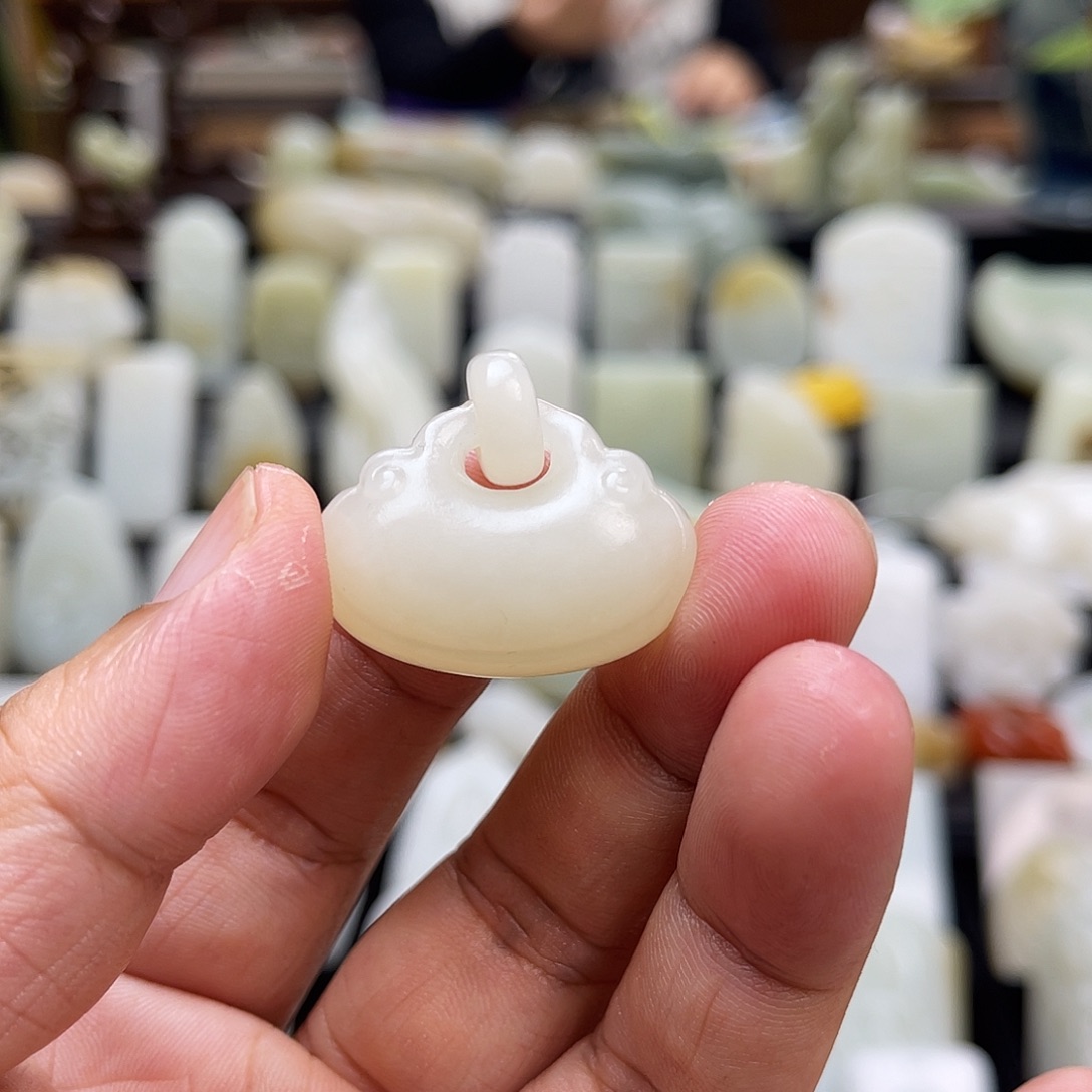 和田玉颈饰未镶嵌三**饭