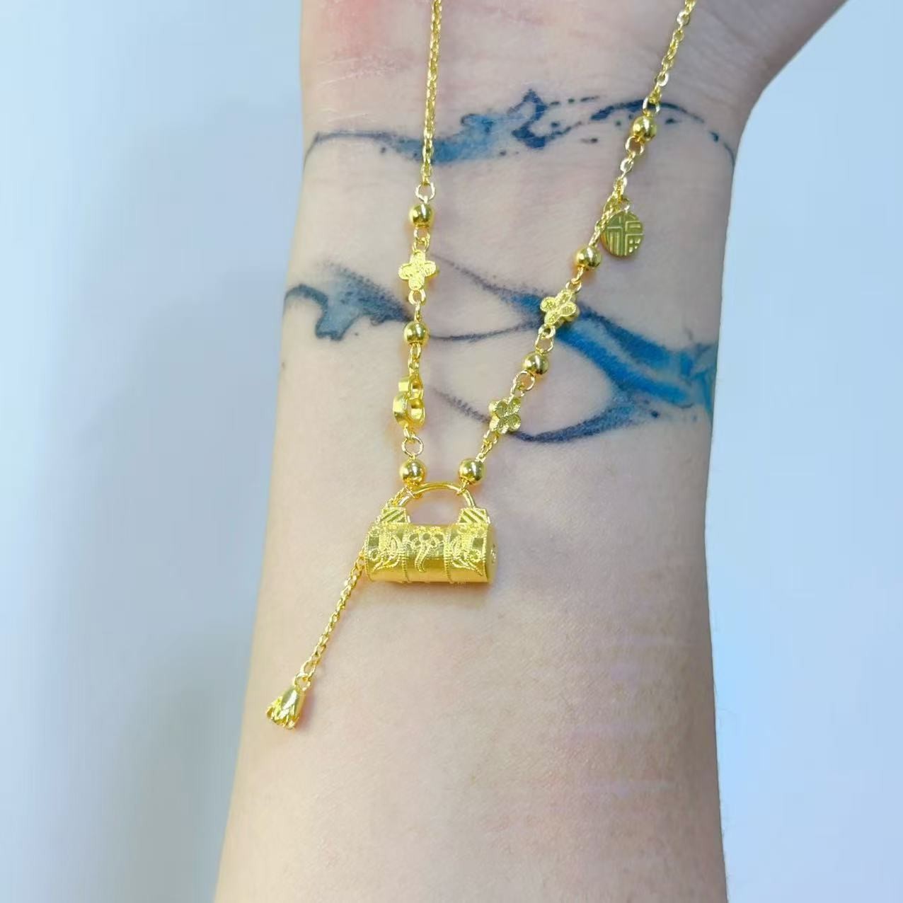 {江江好} 足金999 5G工艺 小花长命锁套链