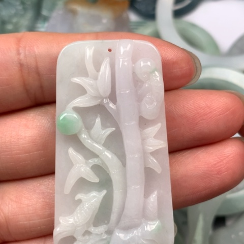 翡翠颈饰未镶嵌翡翠