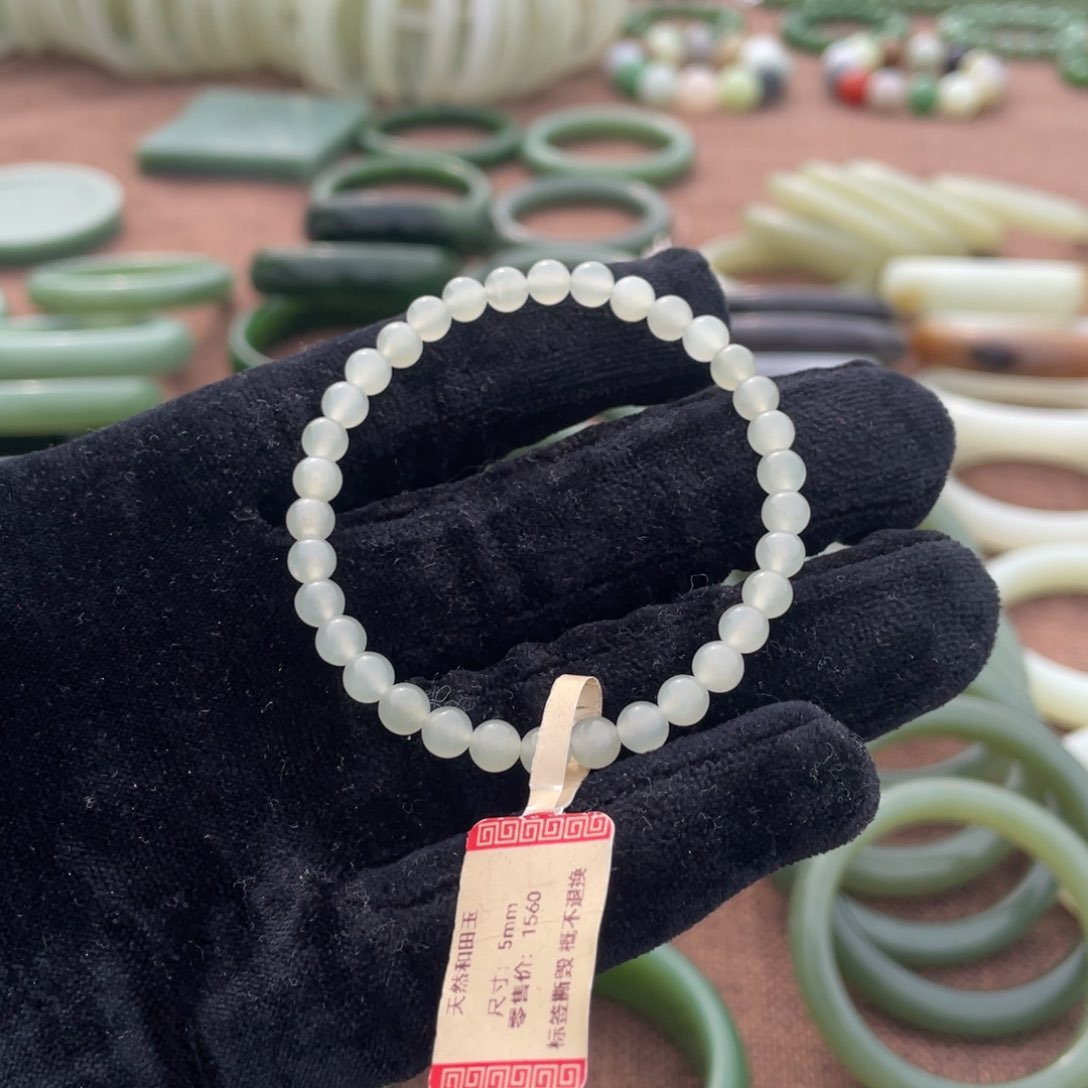 【闪购商品】和田玉手镯未镶嵌?