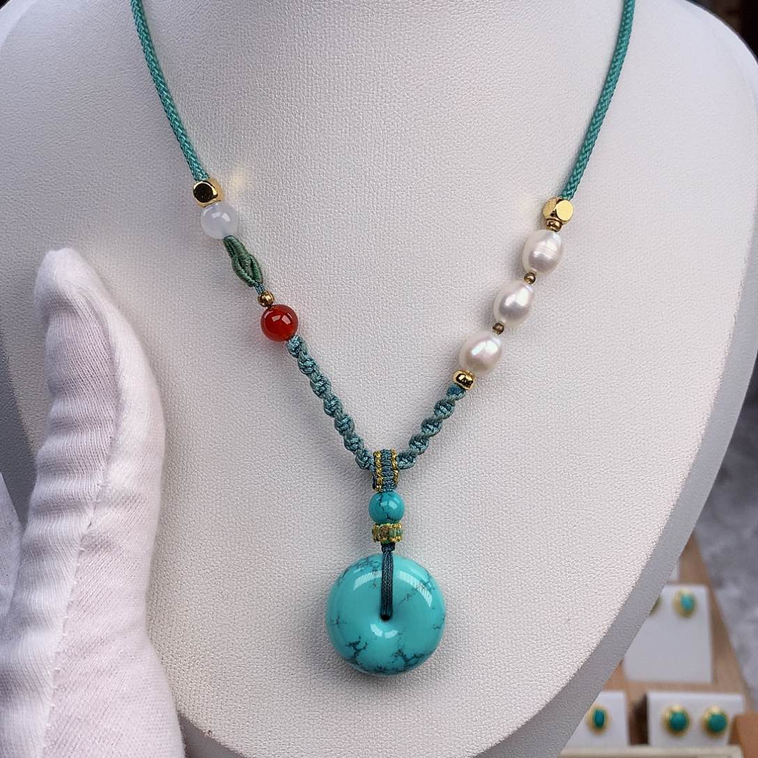 绿松石颈饰未镶嵌