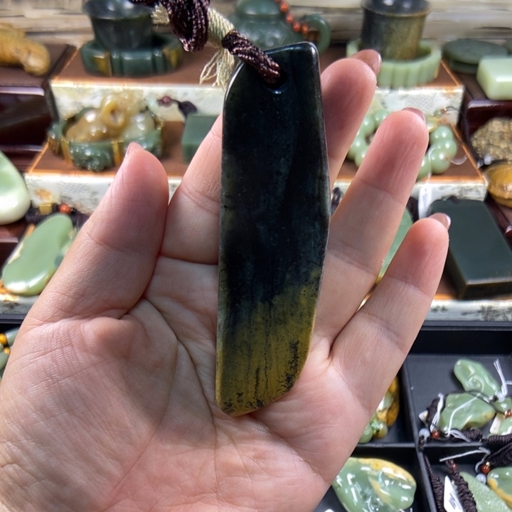 岫岩河磨玉（透闪石质玉）未镶嵌把件