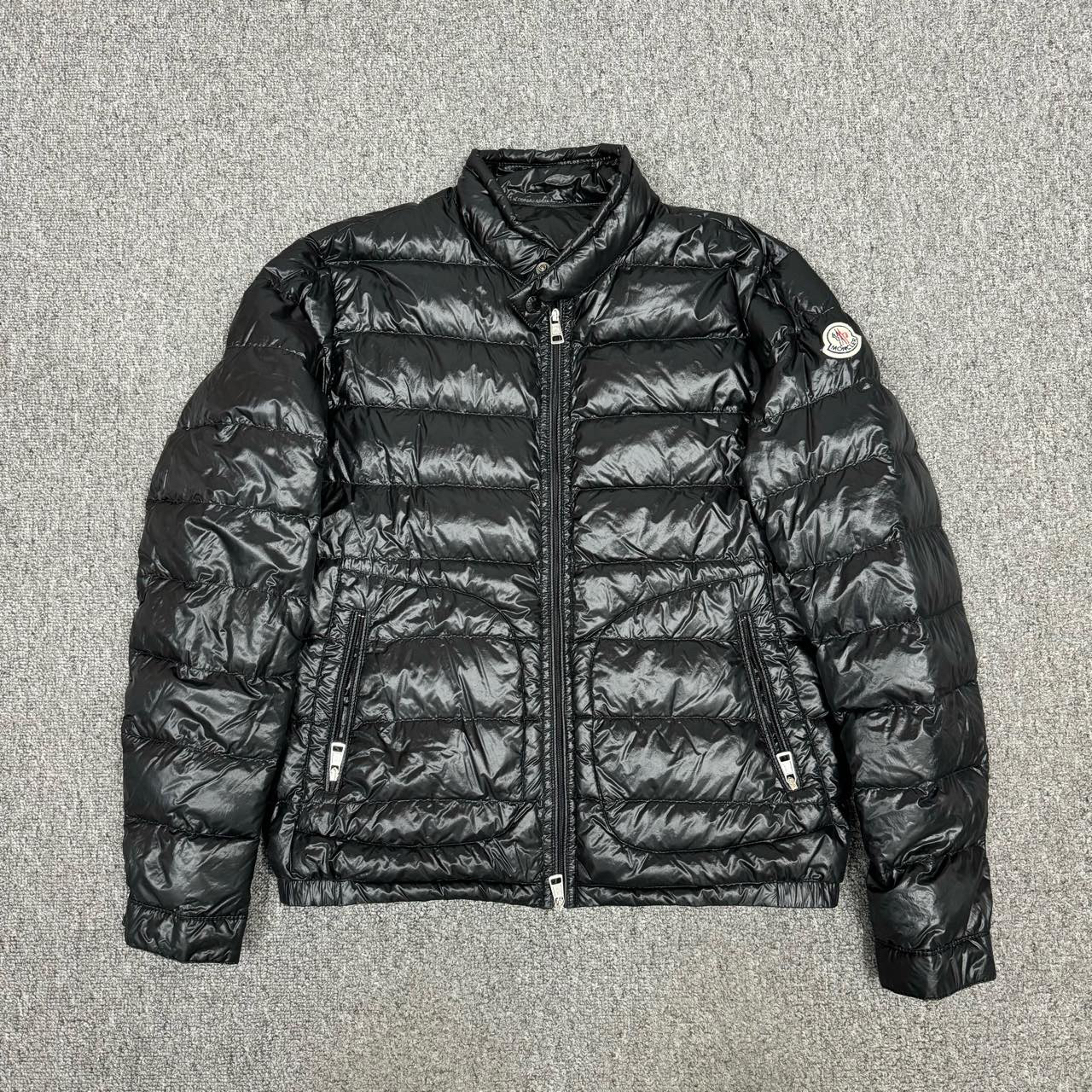 99新 MONCLER 11438927 蒙口 Acorus黑色徽标刺绣羽绒服夹克 1码