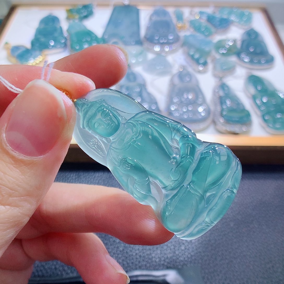 翡翠颈饰18K金镶嵌翡翠