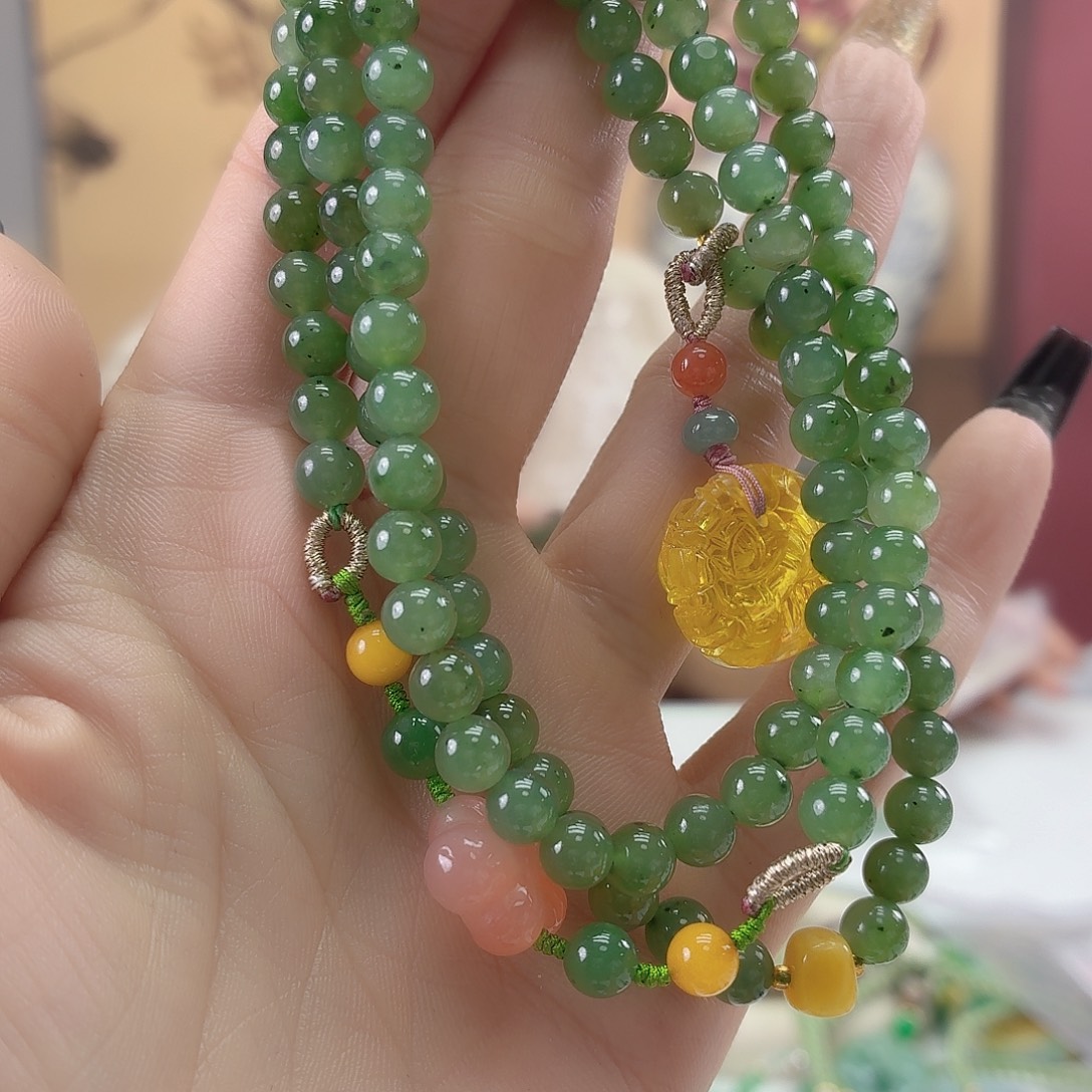 和田玉未镶嵌颈饰，