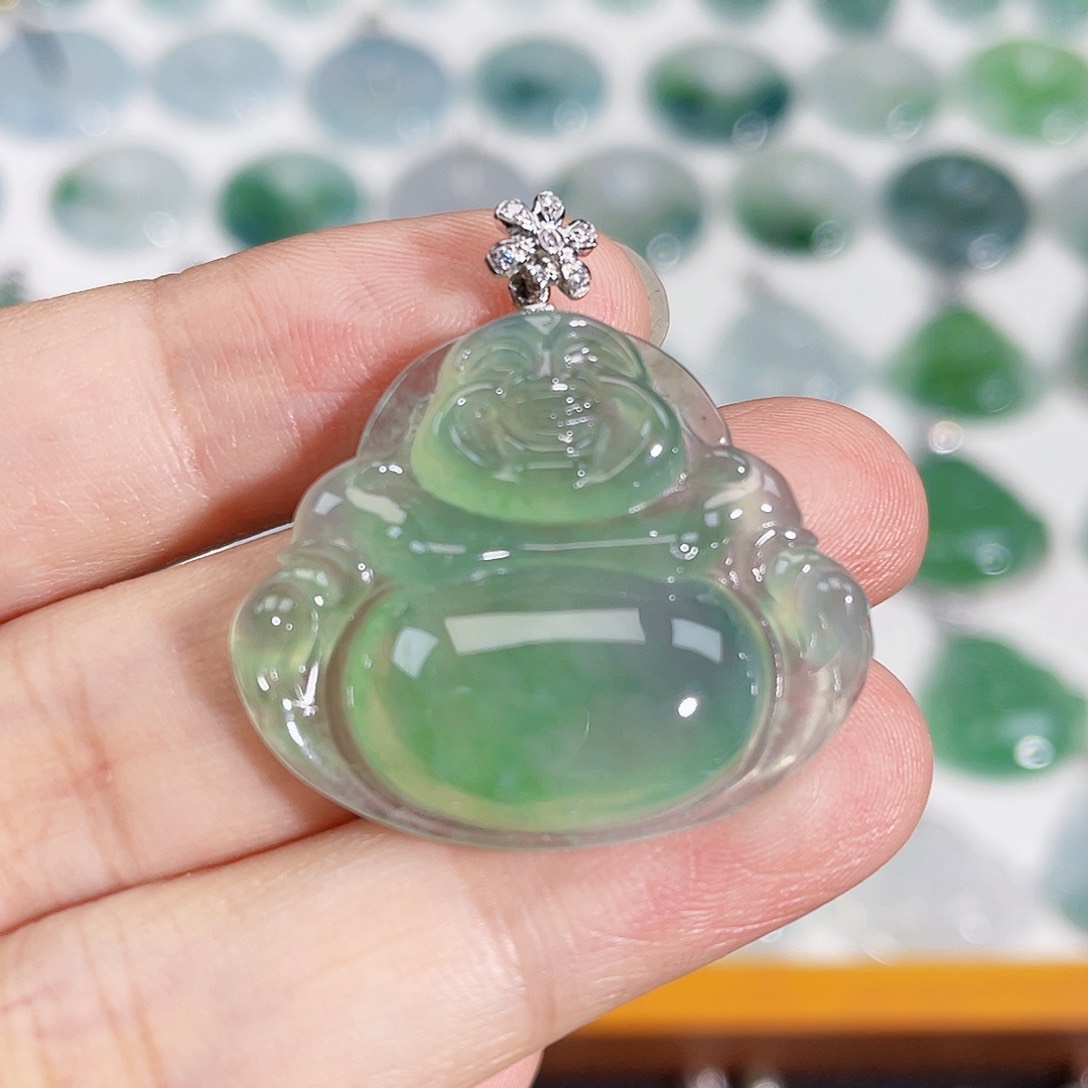 颈饰18K金镶嵌翡翠吊坠