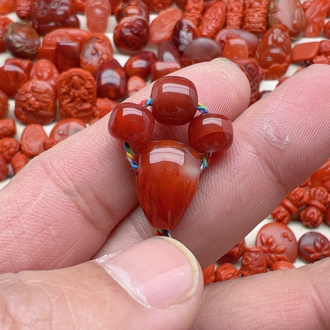 南红玛瑙配饰未镶嵌