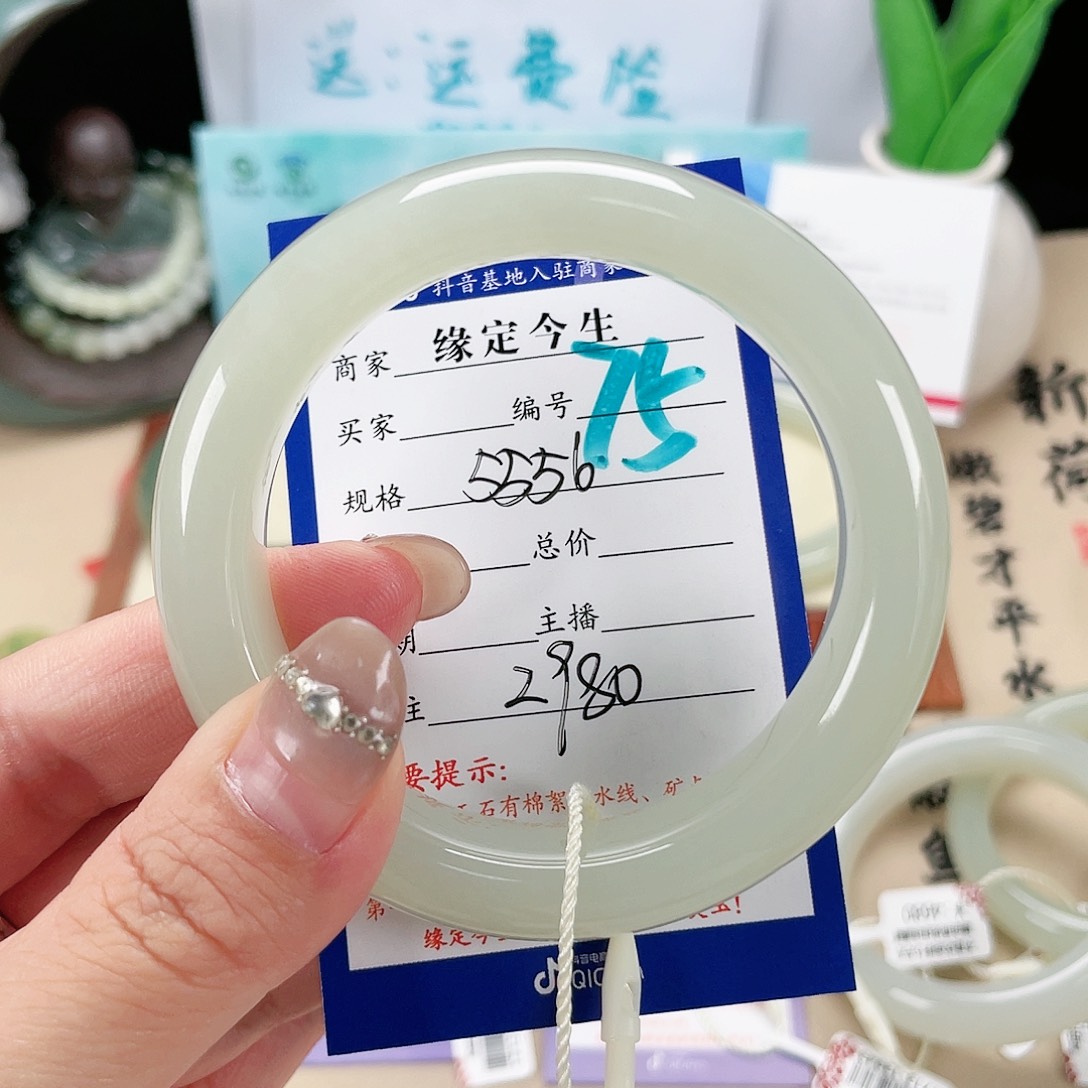 和田玉手镯未镶嵌