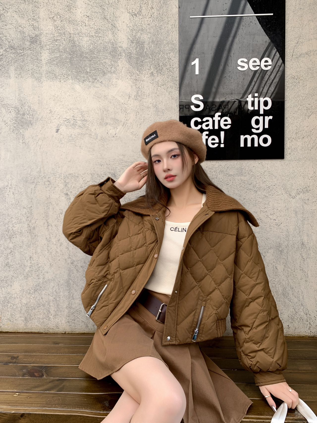 90白鸭绒时尚翻领短款羽绒服0097