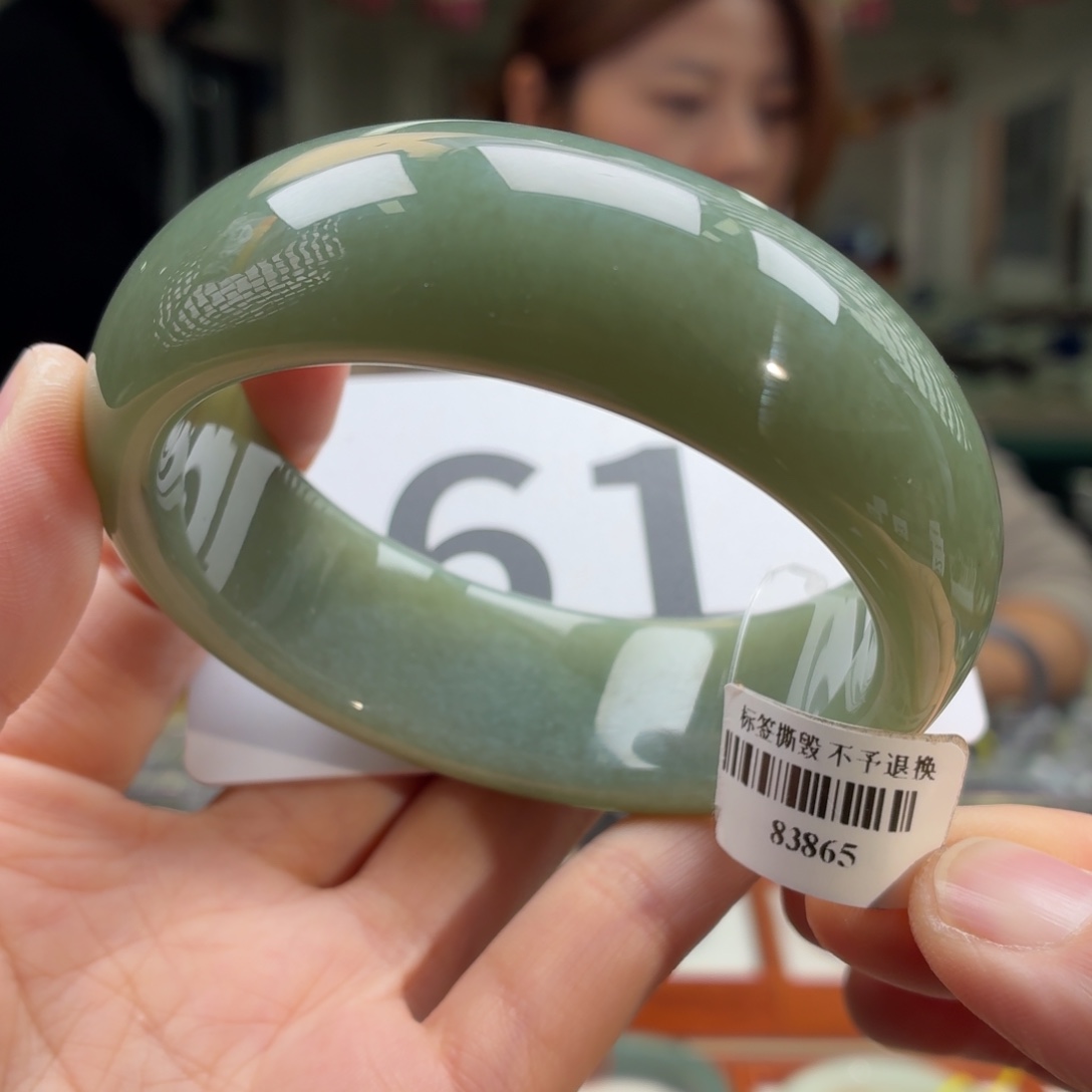 和田玉手镯未镶嵌纹