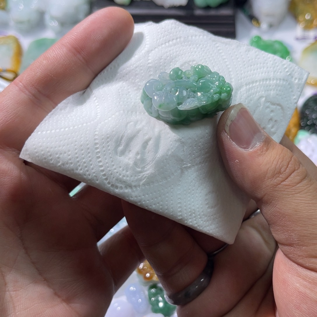 翡翠颈饰未镶嵌天然