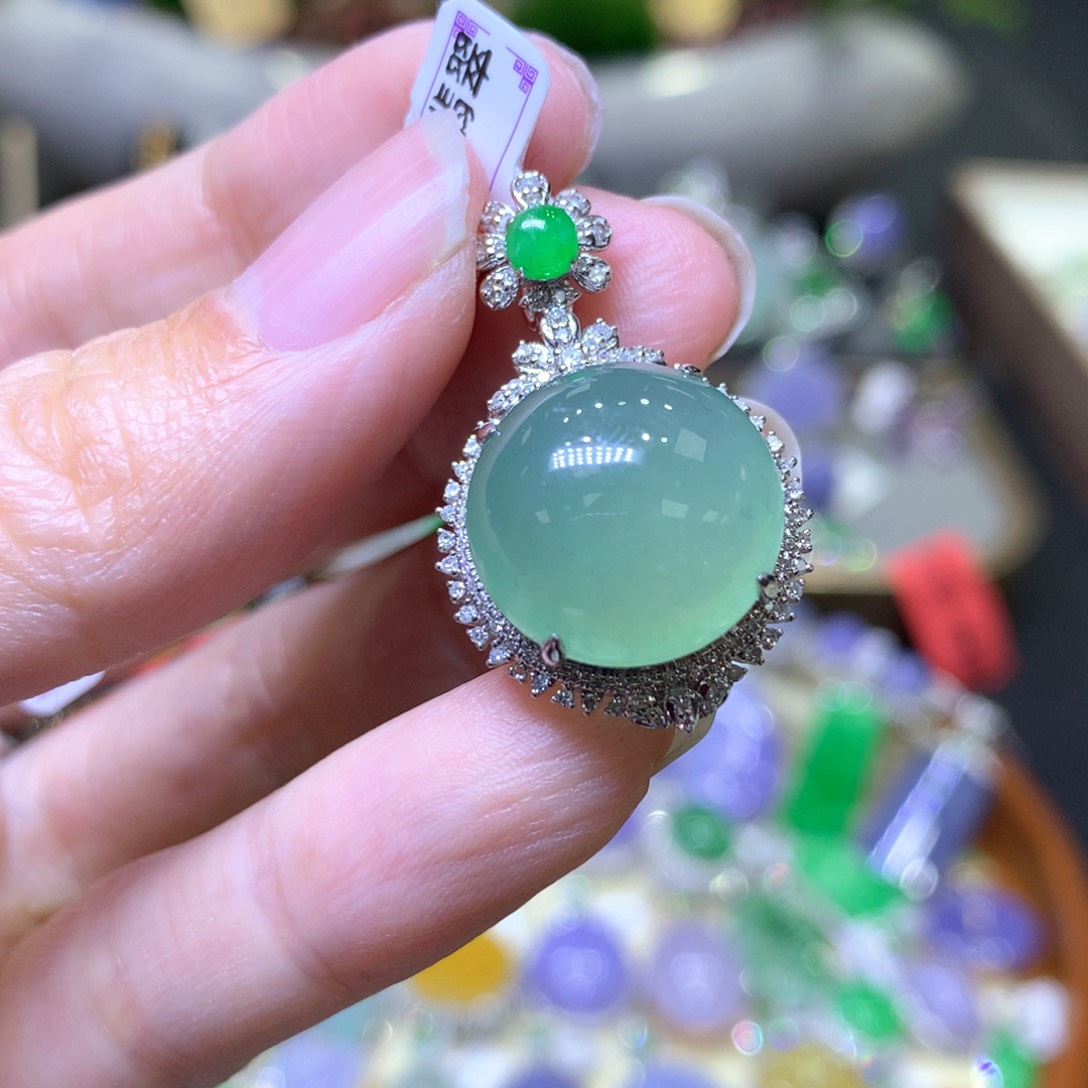 【闪购商品】翡翠颈饰18K金镶嵌翡翠吊坠项链