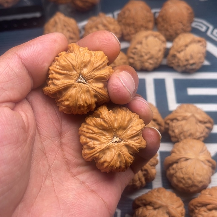 文玩核桃吊坠?***赵三棱