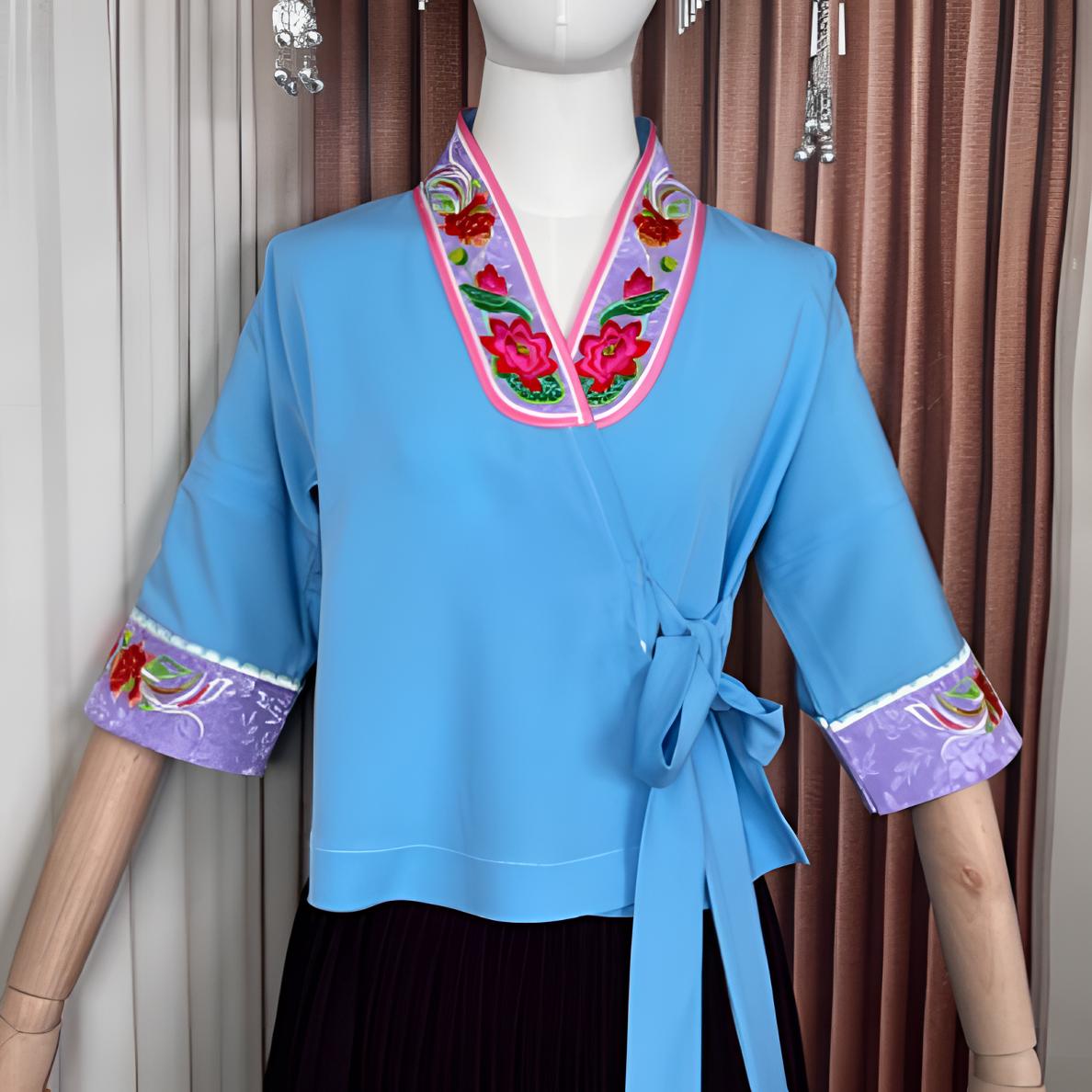 日常款春夏秋百搭苗族民族风交叉领设计白色女上衣