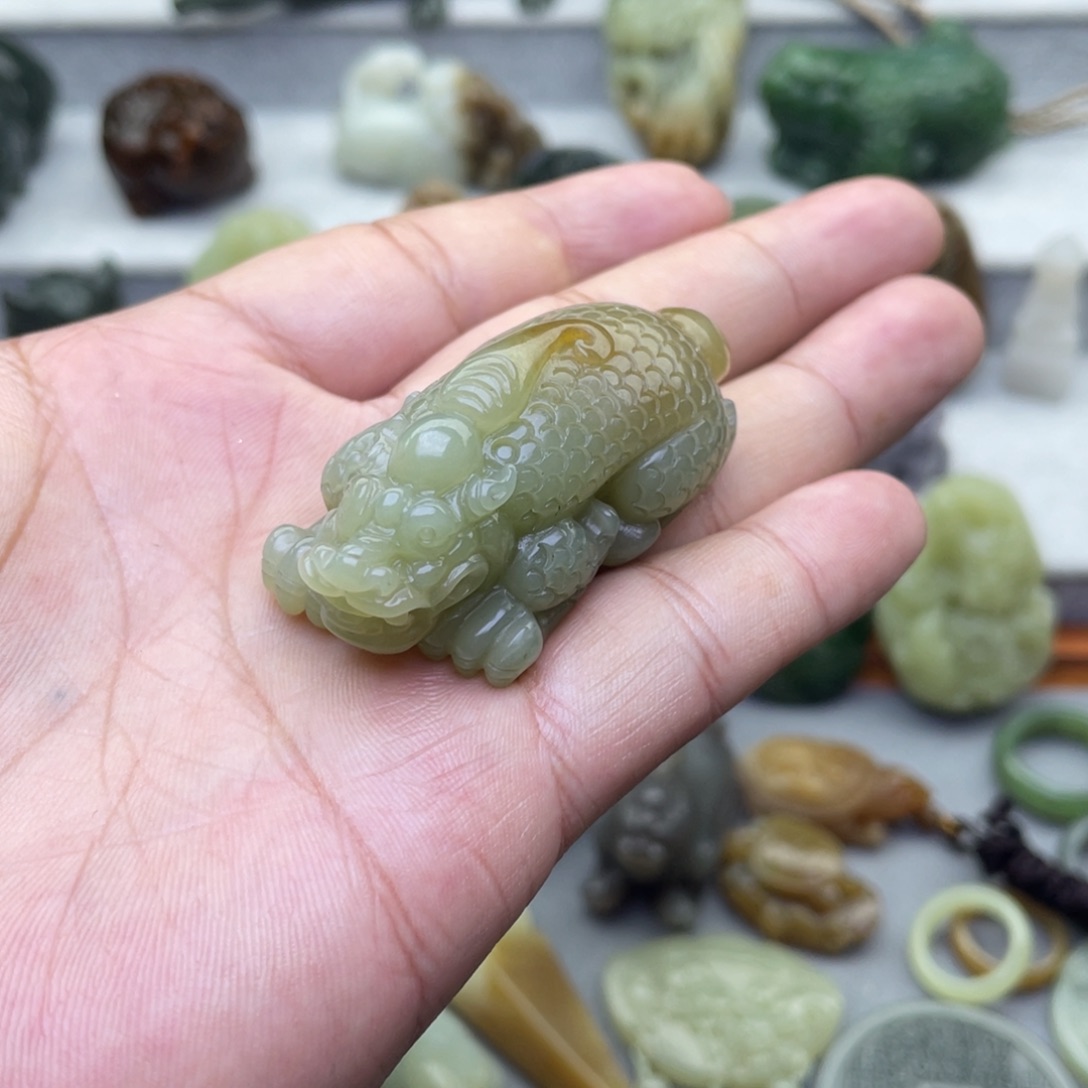 和田玉未镶嵌颈饰