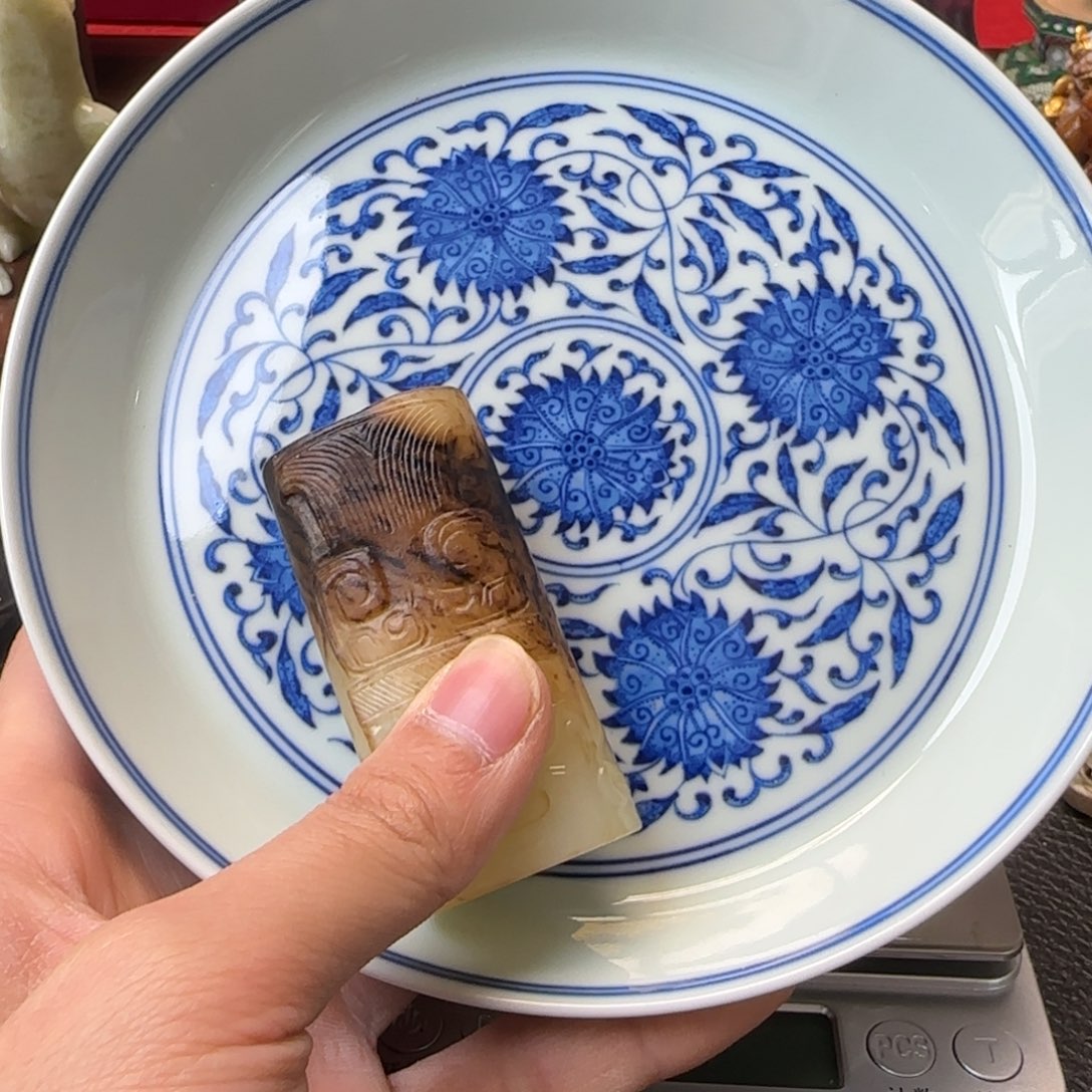 瓷片瓷器的造型也非常讲究