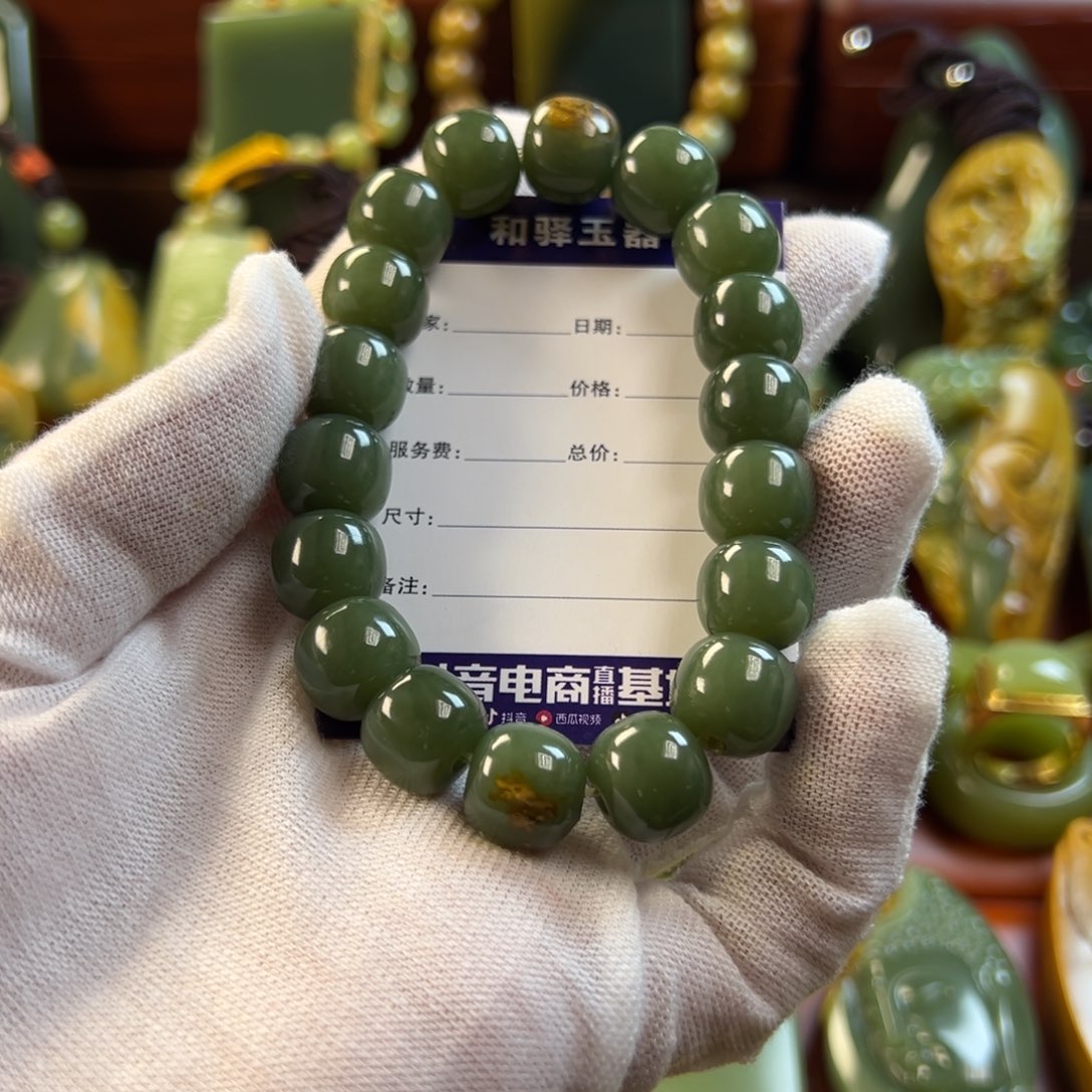 岫岩河磨玉（透闪石质玉）手链未镶嵌沈****池