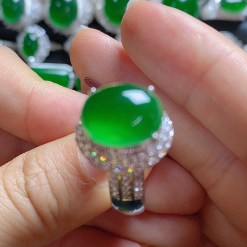 【闪购商品】翡翠挂件未镶嵌蛋面