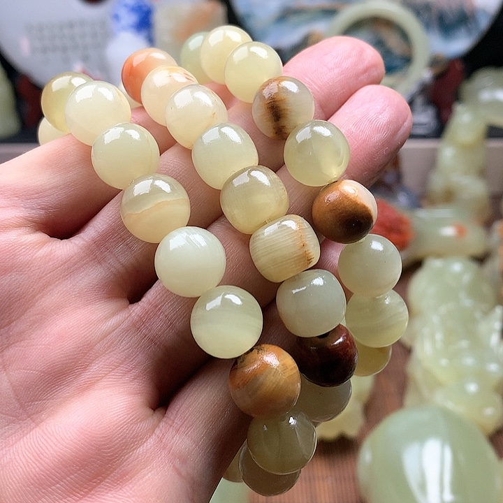 石英质玉颈饰未镶嵌